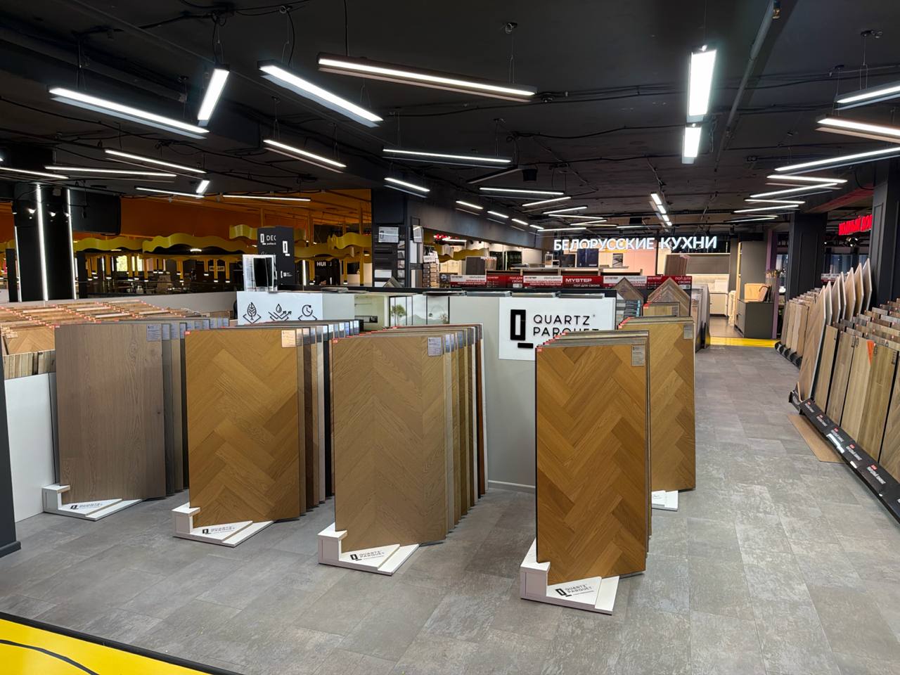 Стенд кварцпаркета Quartz Parquet в ТЦ Кристалл на Марксистской 38