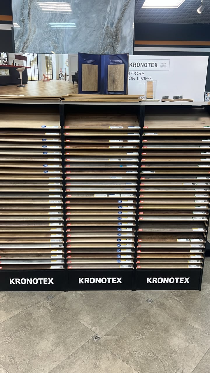 Стенд немецкого ламината Kronotex в Одинцово ТЦ Можайский двор